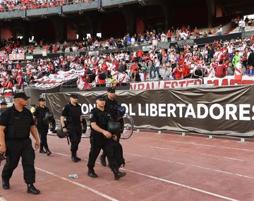 Allanaron el Monumental por la reventa de entradas para la Superfinal