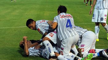 godoy cruz goleo a colon en mendoza