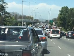 Las barras de Tigre atacaron a integrantes de un club de autos en plena avenida General Paz. Las barras de Tigre atacaron a integrantes de un club de autos en plena avenida General Paz.