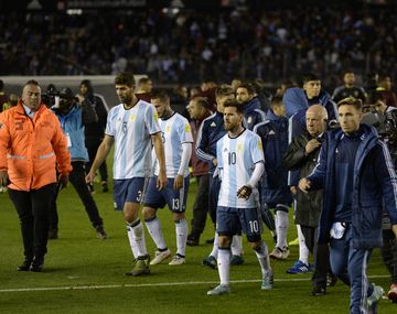Argentina sale cabizbaja del Monumental