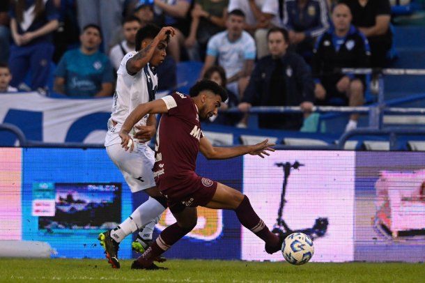 Liga Profesional de Fútbol: Vélez igualó sin goles con Lanús, y no pudo escaparse en la punta