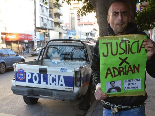 Quilmes: un hombre lleva 20 días encadenado a la espera de justicia por la muerte de su hijo