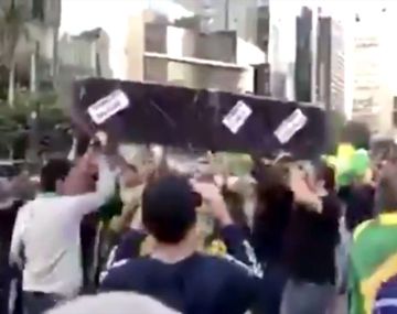 Indignante: fanáticos de Bolsonaro recrearon el meme del momento para burlarse del coronavirus