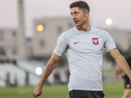 El DT de Polonia puso de ejemplo a Maradona para defender a Lewandowski