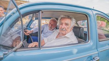 Lula compartió esta foto con Mujica en su cuenta de Twitter. Lula compartió esta foto con Mujica en su cuenta de Twitter.