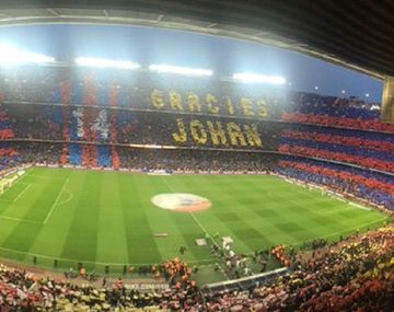 El emotivo homenaje del Barcelona a Cruyff