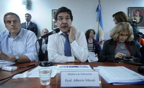 Sileoni anticipó que la suba a docentes será menor al 25%