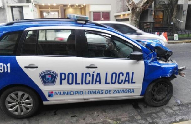 Un patrullero se incrustó en un negocio en Lomas de Zamora Un patrullero se incrustó en un negocio en Lomas de Zamora