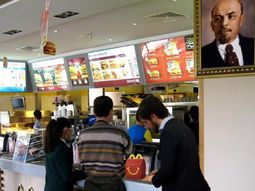 Todos los memes con Del Caño en busca de dólares