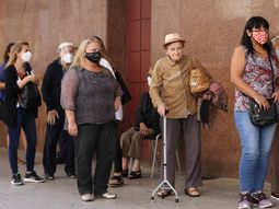Tras el descontrol en el Luna Park, la Ciudad abrirá nuevos centros de vacunación