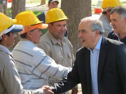 detienen a ex secretario de obras publicas arrojando dolares a un monasterio detienen a ex secretario de obras publicas arrojando dolares a un monasterio