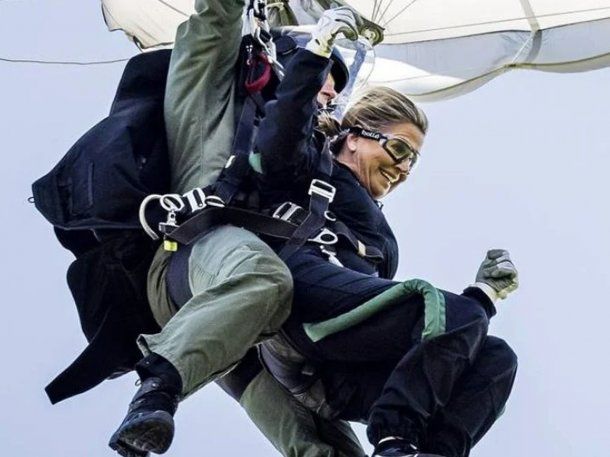 Así se tiró en paracaídas Máxima Zorreguieta