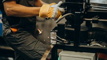 El empleo en el sector industrial uruguayo bajó 2,5% en marzo. El empleo en el sector industrial uruguayo bajó 2,5% en marzo.