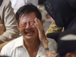 confirmado: son del vuelo #qz8150 los restos hallados cerca de borneo confirmado: son del vuelo #qz8150 los restos hallados cerca de borneo