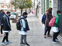Ya no es obligatorio el uso del barbijo al aire libre en las escuelas bonaerenses