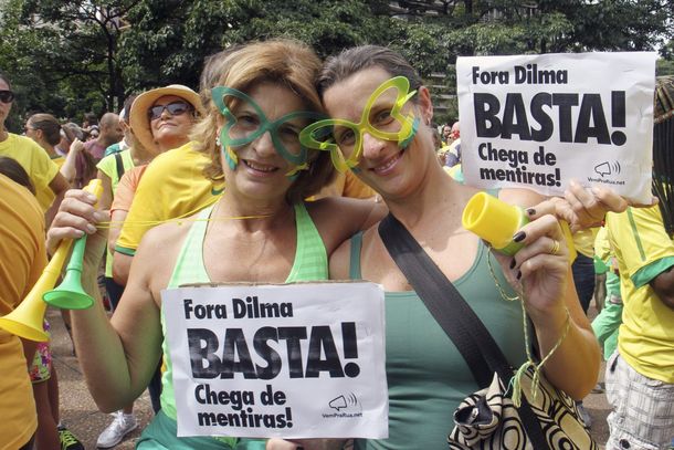 Miles de brasileños protestaron contra Rousseff en Río de Janeiro