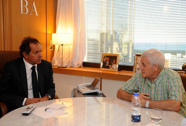 Apoyo de la CGT oficial a Scioli: Ganó en la primera, en la segunda y trabajaremos para que gane en la tercera