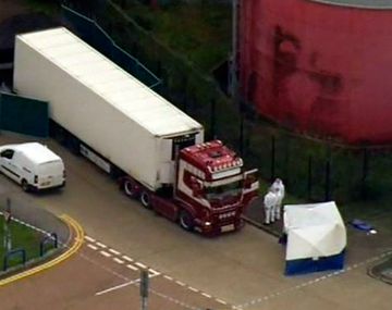 Macabro hallazgo en el Reino Unido: encontraron 39 cadáveres dentro de un camión