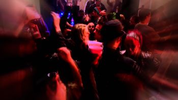 demoraron a 63 chicos en una fiesta facebook demoraron a 63 chicos en una fiesta facebook