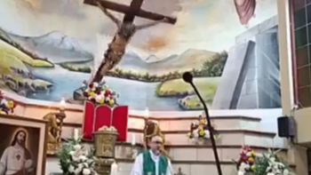 tragedia en ecuador: un sacerdote murio aplastado por una cruz durante una misa tragedia en ecuador: un sacerdote murio aplastado por una cruz durante una misa