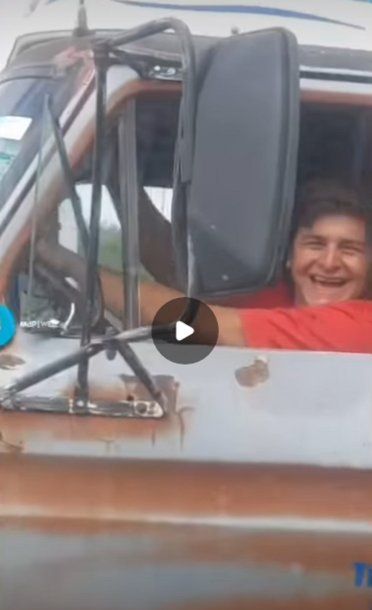 El video viral de Javier Milei manejando un camión en la ruta: “Cómo le va Presidente