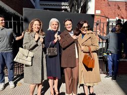 julieta zylberbeg, laura novoa y el elenco de yiya en exclusiva, antes del estreno por flow julieta zylberbeg, laura novoa y el elenco de yiya en exclusiva, antes del estreno por flow