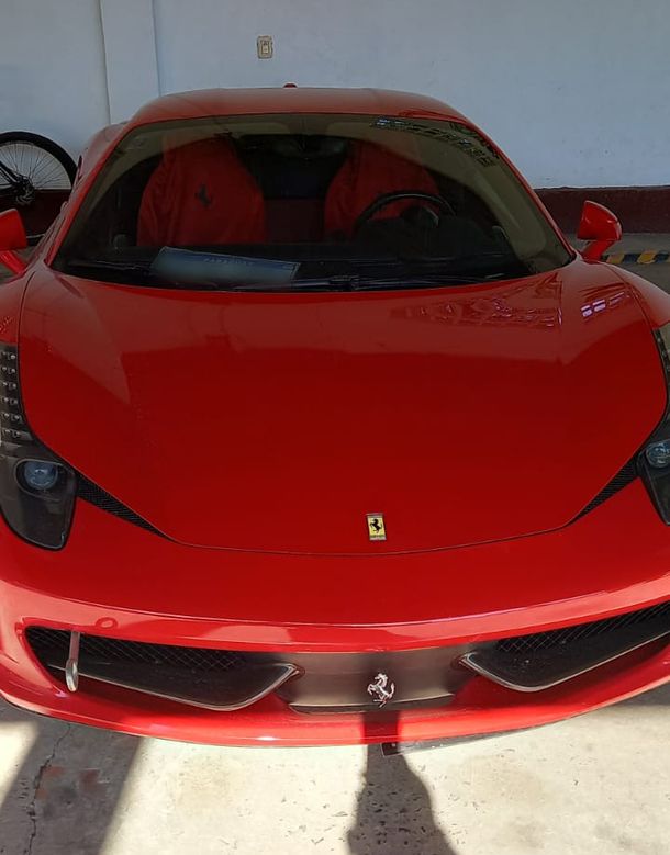 Que la cambie por un Twingo: Aduana secuestró una Ferrari importada de manera irregular