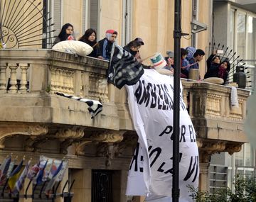 Desalojo de una vivienda en el barrio de Abasto