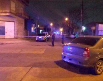 Un policía abatió a un delincuente y dejó con muerte cerebral a otro en Berazategui