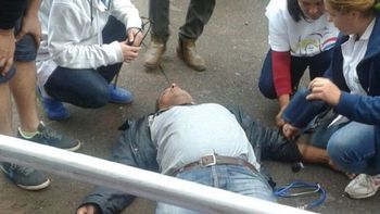 cubria la visita de francisco y cayo de un edificio cubria la visita de francisco y cayo de un edificio