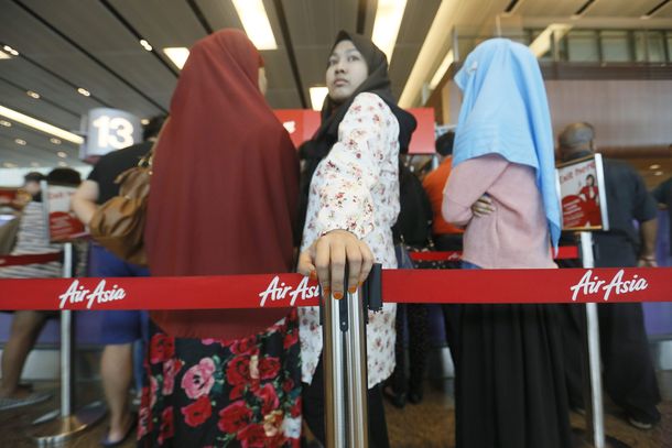 AirAsia corrige lista de pasajeros y añade a francés