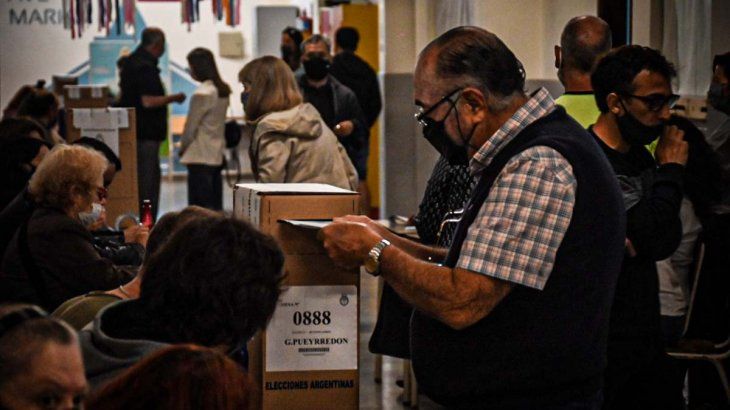 Mar del Plata: quiso robar en la fila de votación y lo descubrieron
