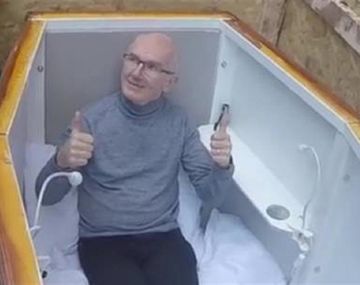 Se enterró vivo durante 3 días para dar consejos desde el ataúd&nbsp;