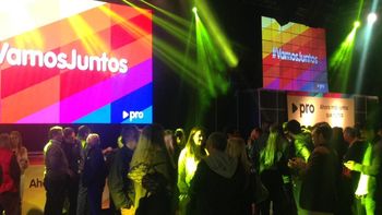 #eleccion2015: en la sede del pro aguardan los primeros resultados del balotaje #eleccion2015: en la sede del pro aguardan los primeros resultados del balotaje