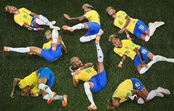 Los memes de Neymar después de fingir una falta