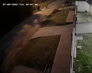 Dos hombres abordaron a una mujer hipoacúsica y le robaron su implante coclear.