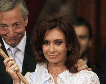 Cristina denunció que Bonadio se llevó de su casa las bandas y bastones presidenciales