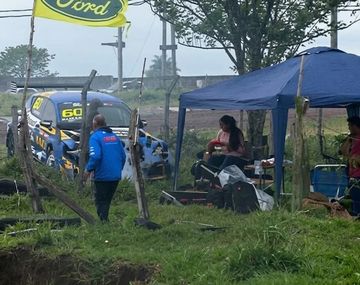 Grave incidente en TCR South America en Posadas: se desprendió un neumático e impactó en un parrillero