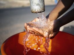 Desde OSE solicitan a la gente utilizar el agua sólo para usos esenciales. Desde OSE solicitan a la gente utilizar el agua sólo para usos esenciales.