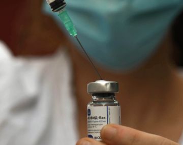 Arranca la vacunación al personal de salud en geriátricos