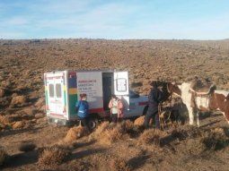 En la Argentina hay gente que vacuna contra el coronavirus con sus manos y con el corazón