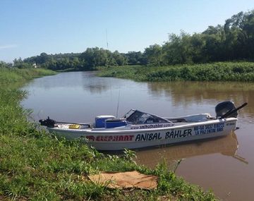 La lancha que transportaba al intendente Claudio Baldezari