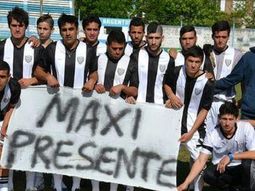 Los jugadores fueron hasta Pergamino para homenajear a su compañero Los jugadores fueron hasta Pergamino para homenajear a su compañero