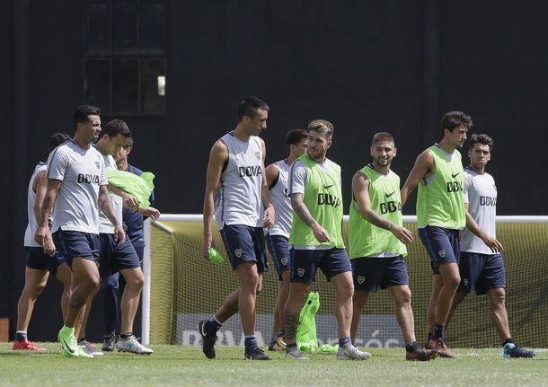 ¿Quién juega? Boca viaja a Perú sin dos titulares y con mucha incertidumbre