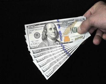 El dólar negro cayó diez centavos a $ 13