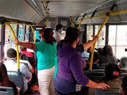 Científicos argentinos advierten riesgos por el uso del aire acondicionado en colectivos
