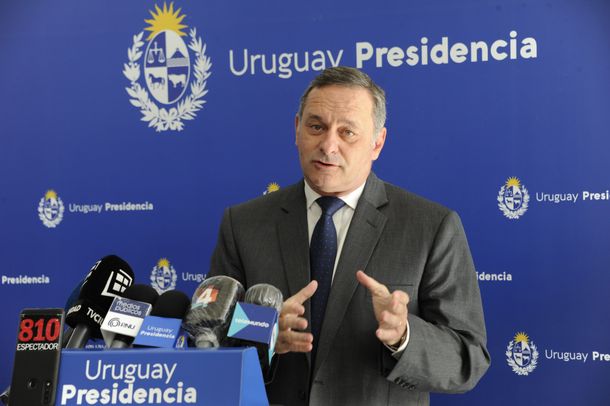 Álvaro Delgado aseguró que el gobierno planea reunirse con el próximo presidente electo argentino por la diferencia cambiaria.