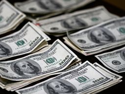 El dólar oficial no detiene la suba y el ilegal rozó los $15
