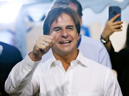 La aprobación de la gestión de Lacalle Pou subió al 45%, mientras que un 34% de los uruguayos lo desaprueba. La aprobación de la gestión de Lacalle Pou subió al 45%, mientras que un 34% de los uruguayos lo desaprueba.