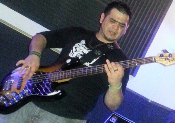 Muerte en vivo: rockero fallece en medio de un show por una descarga eléctrica